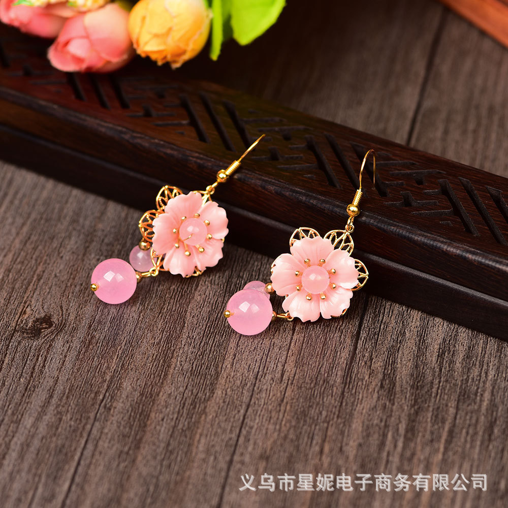 Pink flower zircon earrings, earrings and accessories, wholesale fashionable and versatile women's style, simple and elegant Application Scenario