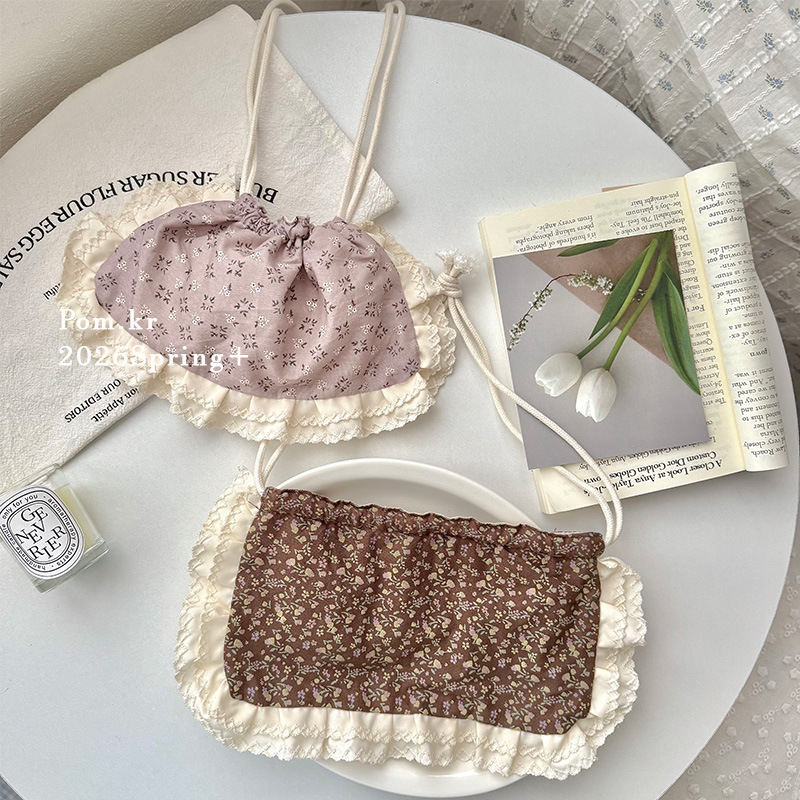Spring Korean-style small floral fabric handmade bags, ins children's ruffled crossbody bags, lace casual bags and accessories Application Scenario