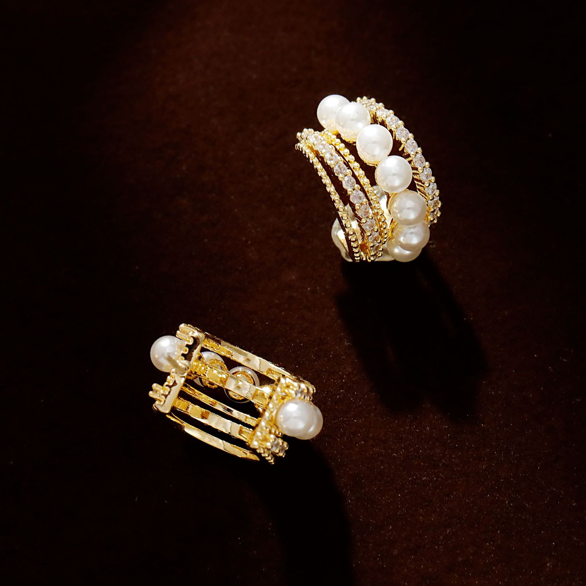 Tipo HyacinthC aretes de perlas coreanos micro circonitas pendientes de medio anillo francés temperamento vintage versátil personalidad pequeña fragancia mujer Application Scenario