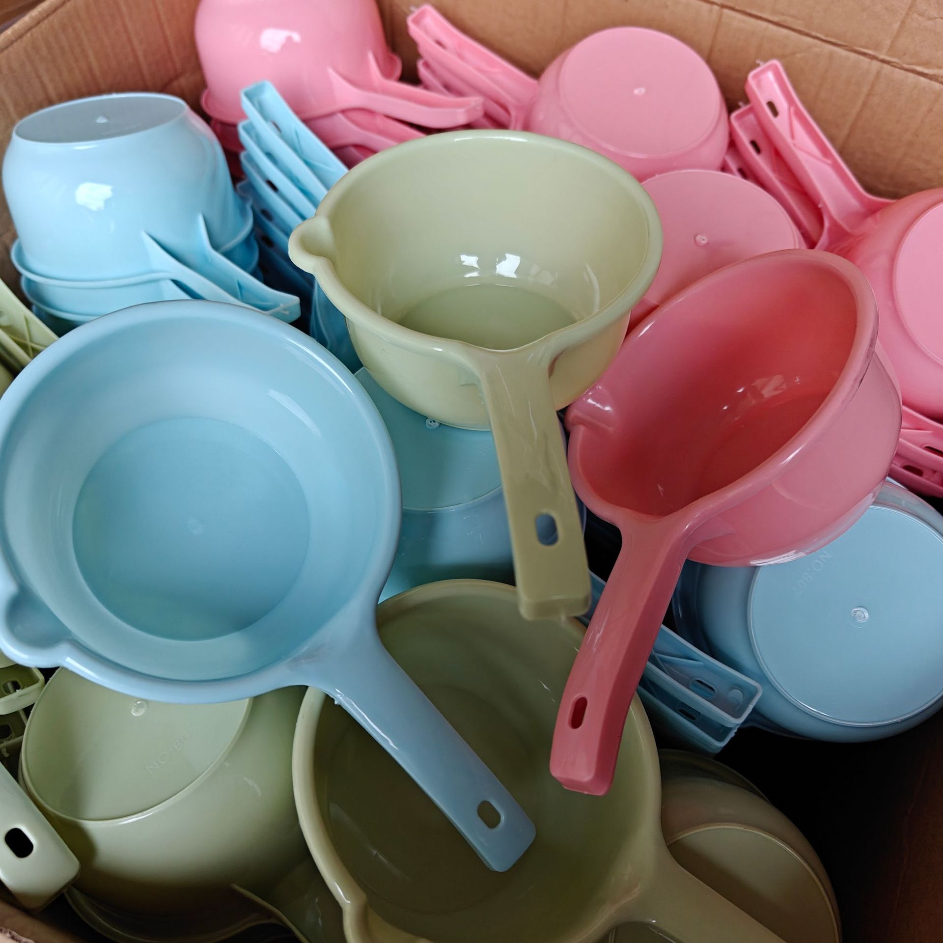 【】807 water ladle 300/ piece 807 water ladle colorful household plastic water ladle water spoon kitchen daily use 水舀子1 yuan wholesale supply Item Picture