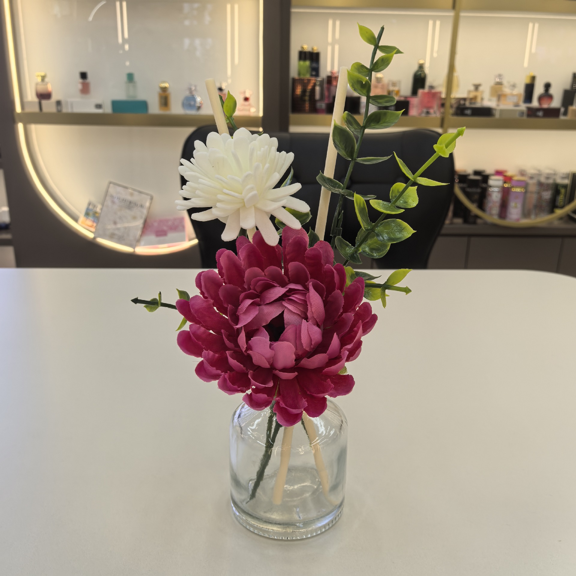 زهور مزيفة، غرفة نوم مطوَّرة، زخرفة مكتبية ذات طابع متطور details Picture