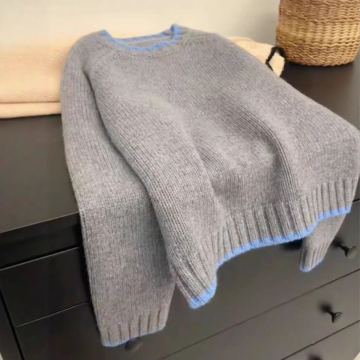 秋冬新款加厚舒适软糯拼色圆领女士短款针织毛衣100全羊毛套头衫