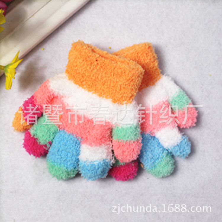 For the 2024 autumn and winter new collection of gloves, there are multiple colors to choose from. Comfortable and warm, multi-finger women's gloves, acrylic dispensing gloves manufacturer Application Scenario