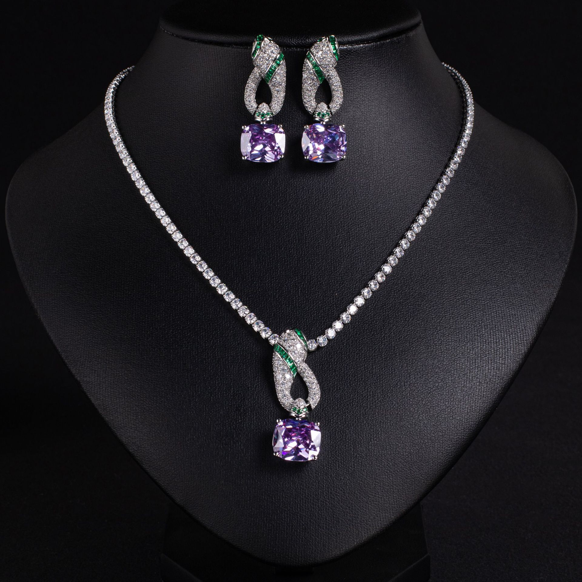 Cross-border exclusive niche design snake-shaped pendant necklace, European and American ins exaggerated high-end style small snake inlaid zircon necklace Specification image