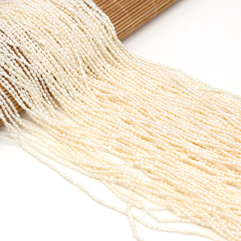 Exquisite natural freshwater pearl rice beads DIY jewelry accessories, handcrafted jewelry necklaces, semi-finished product production and wholesale Application Scenario