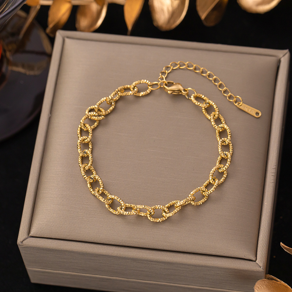 New titanium steel bracelet from Europe and America that doesn't fade, versatile for women, in an ins style, fashionable jewelry, and a sense of sophistication for girls details Picture