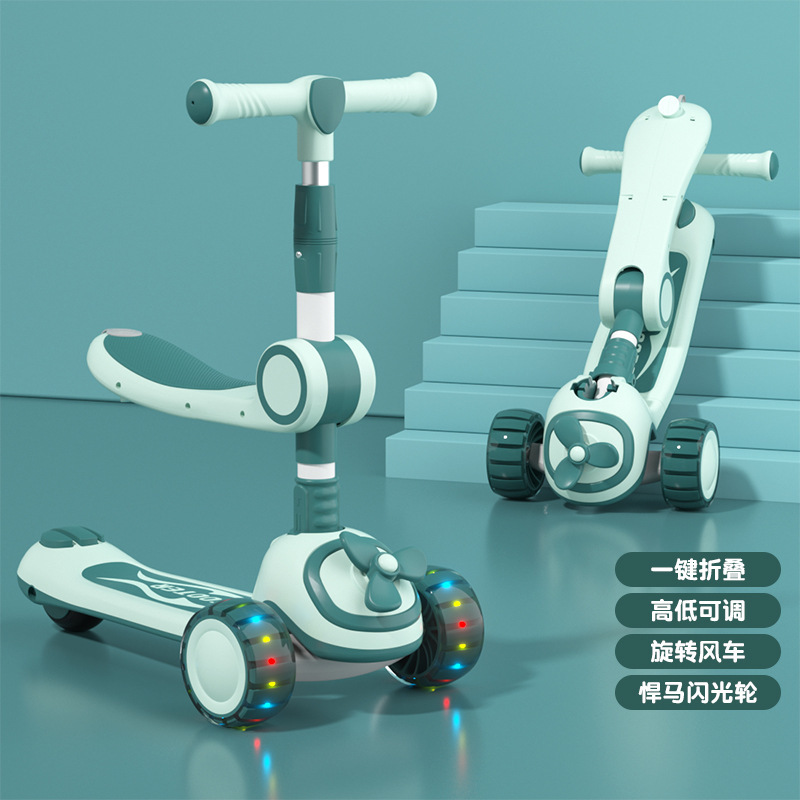 Children's 1-12 years old three-in-one scooter, little boys and girls. The scooter can be used for both sitting and riding details Picture