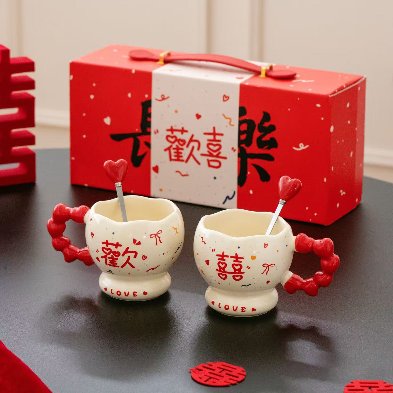 Festive and heartwarming ceramic cups with high appearance standards, couple mugs with spoons, exquisite pairs of cups, wedding gifts for newlyweds