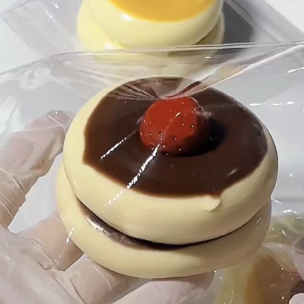 小红书同款草莓舒芙蕾仿真慕斯蛋糕慢回弹湿玩具批细节图