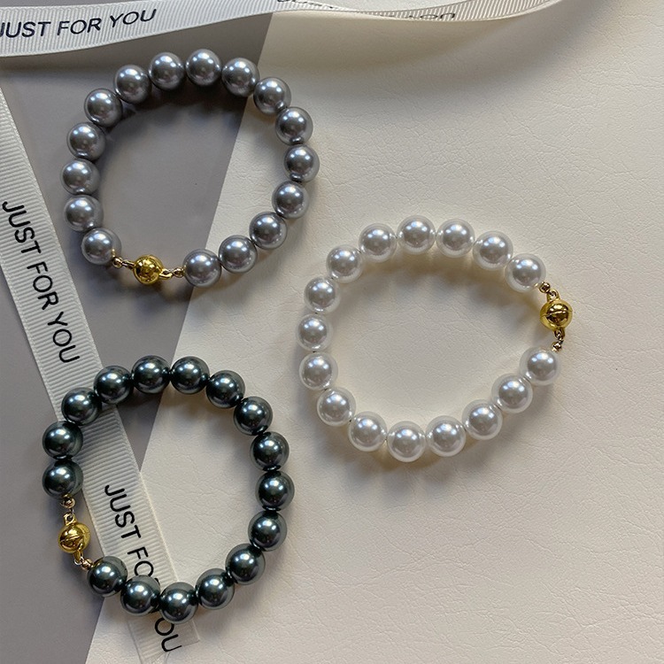This is a trendy accessory for women, featuring a strong Australian white round magnetic pearl bracelet. It exudes a light luxury, niche and high-end vibe