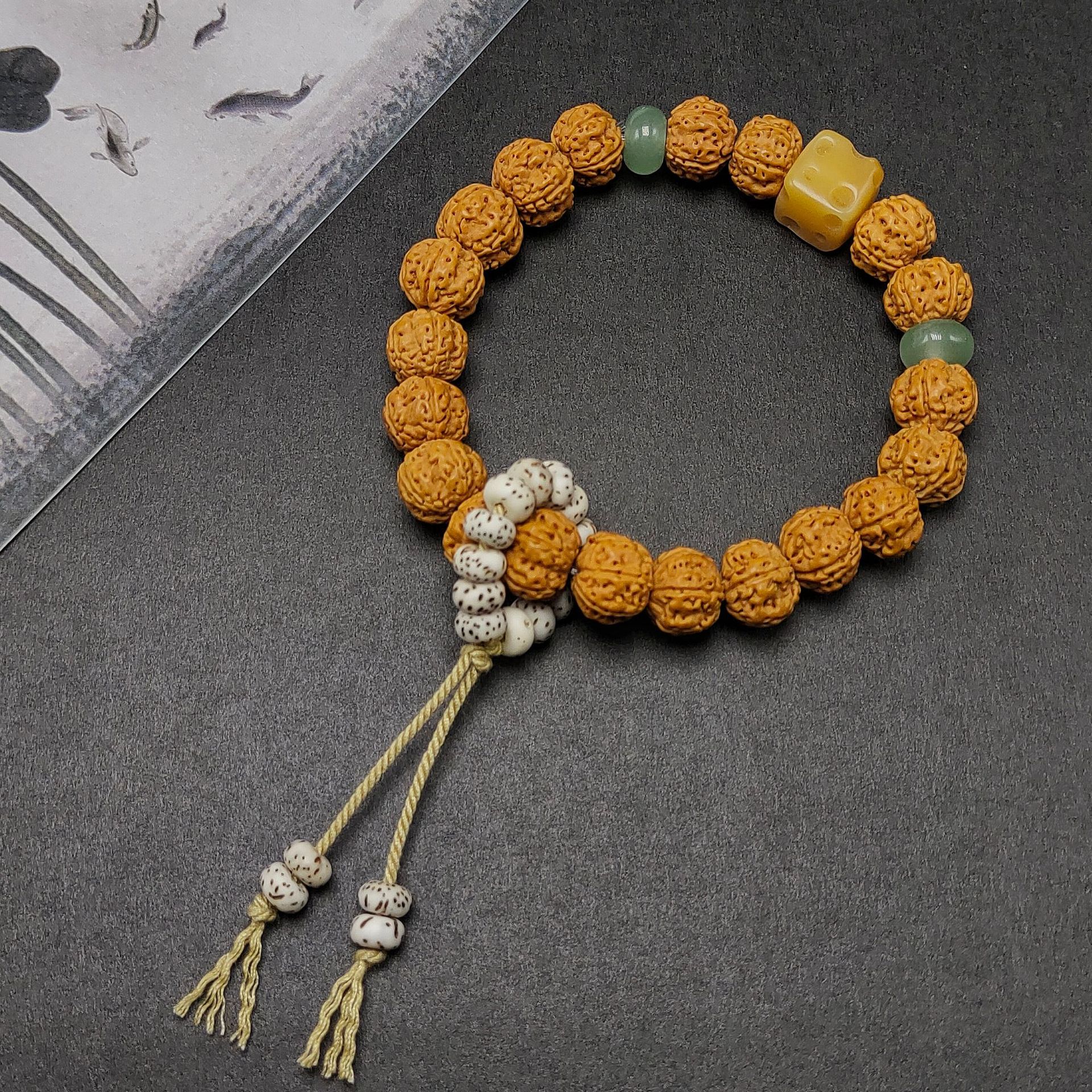 Small Diamond Bodhi lotus bracelet with Running Ring Bursting Flesh Diamond Bodhi Seed cultural play bracelet accessory, holding prayer beads Specification image