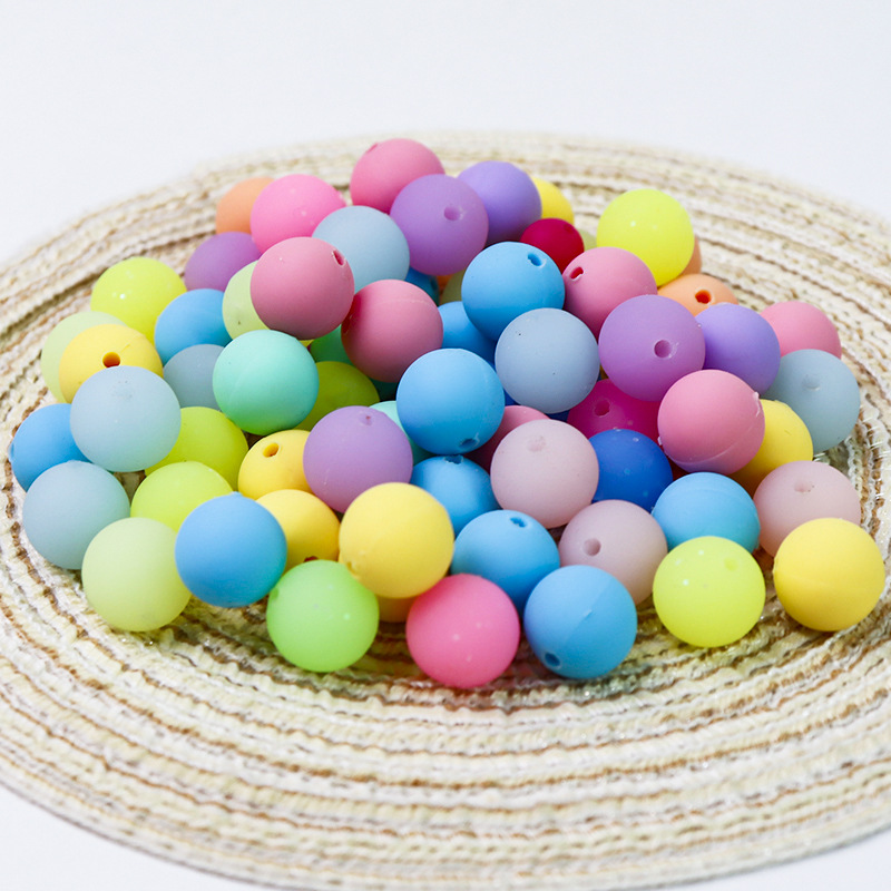 New silicone beads for DIY handcrafted beading, macaron-colored bead necklaces, bracelets, and bead strings in stock for wholesale