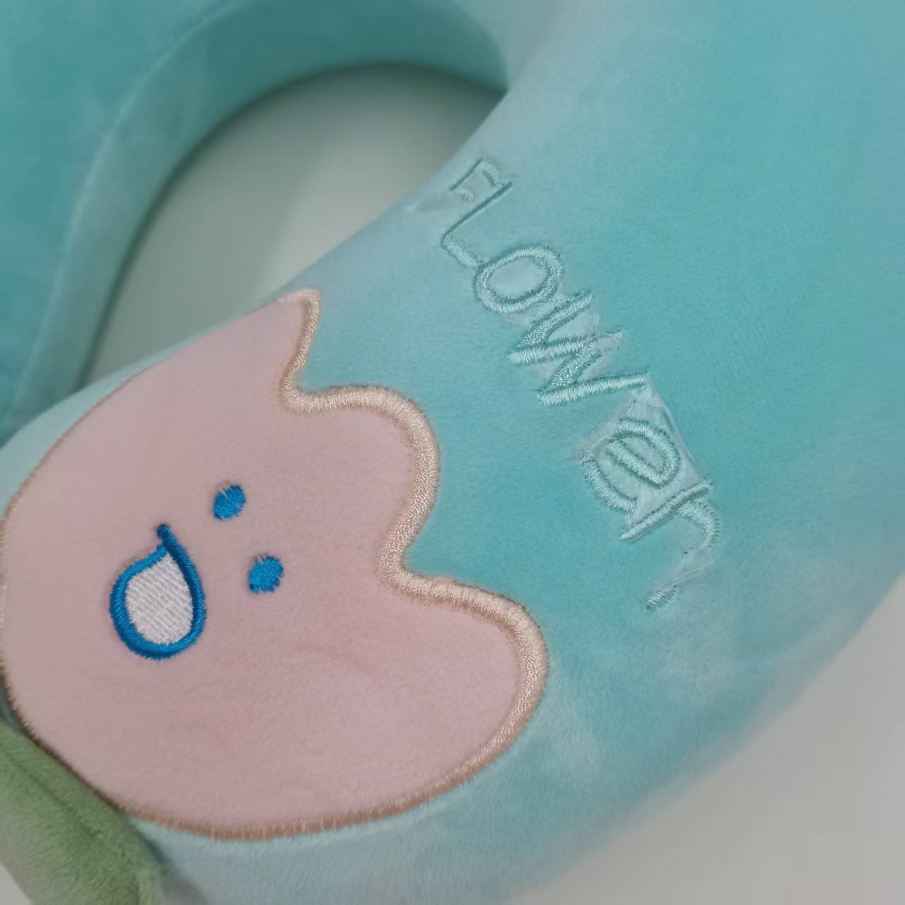 Factory direct sales of plush cartoon neck pillows, memory foam detachable and washable travel pillows Application Scenario
