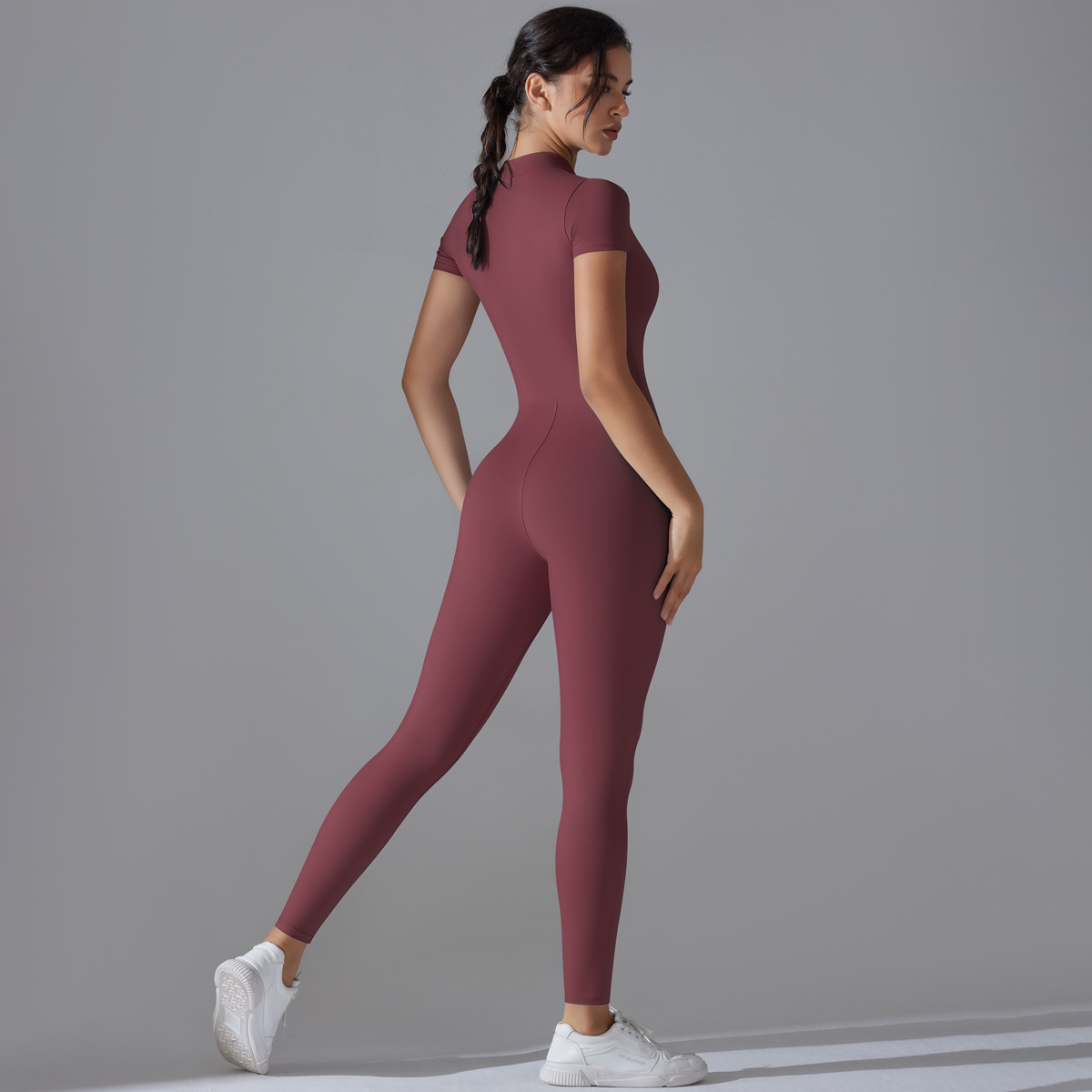 European and American nude zipper short-sleeved yoga suit one-piece suit, quick-drying breathable outdoor sports tight one-piece suit, fitness suit Application Scenario