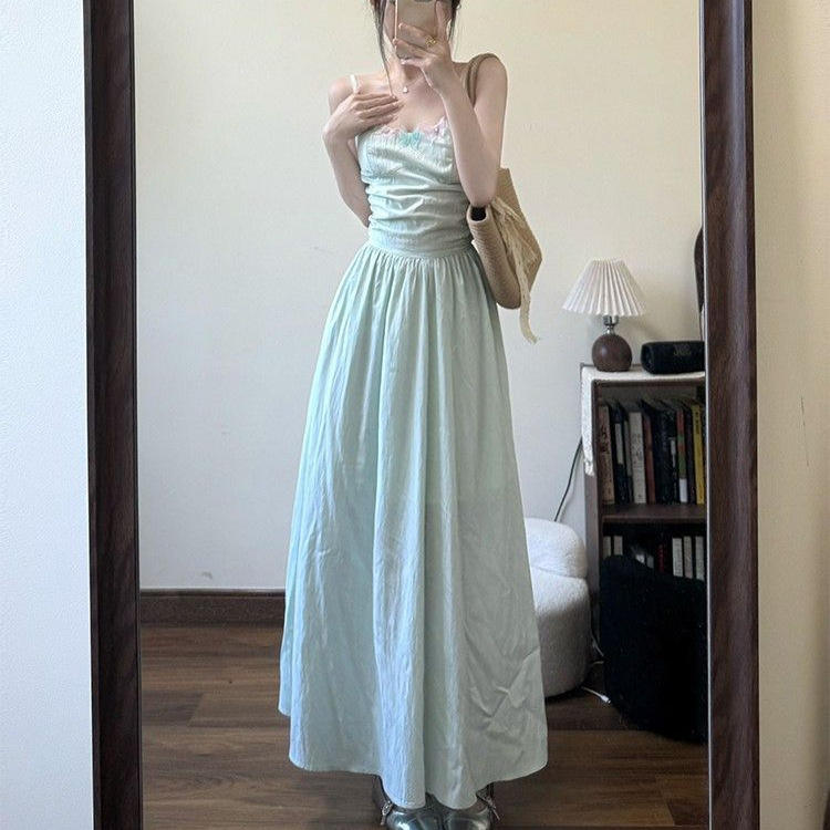 法式绝美吊带连衣裙子女2025夏季新款小个子海边度假气质仙女长裙细节图