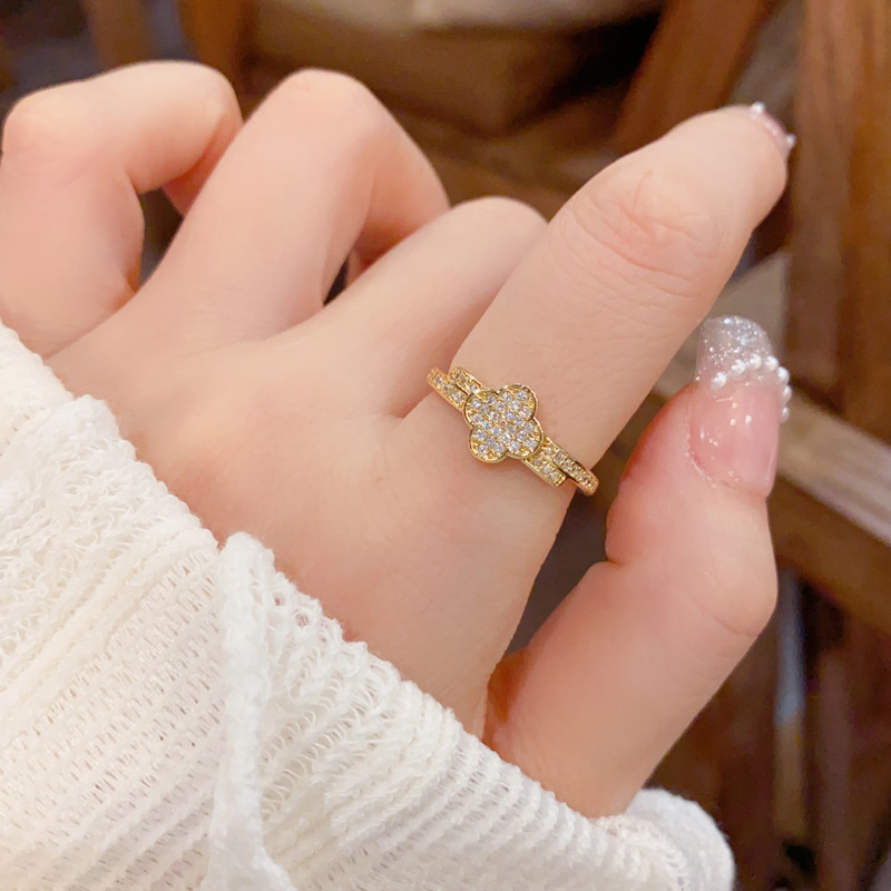 A niche, light luxury and fashionable full-diamond four-leaf flower open-mouth ring, exquisite, versatile for daily commuting, high-end and super dazzling index finger ring