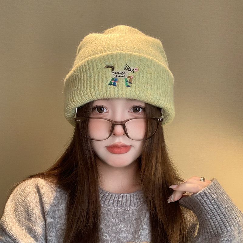 Yunxu/Cute Little Dog Woolen Cap for Women 2025 New Autumn and Winter Warm Travel Versatile and face-enhancing Small Knitted Cap for men Application Scenario