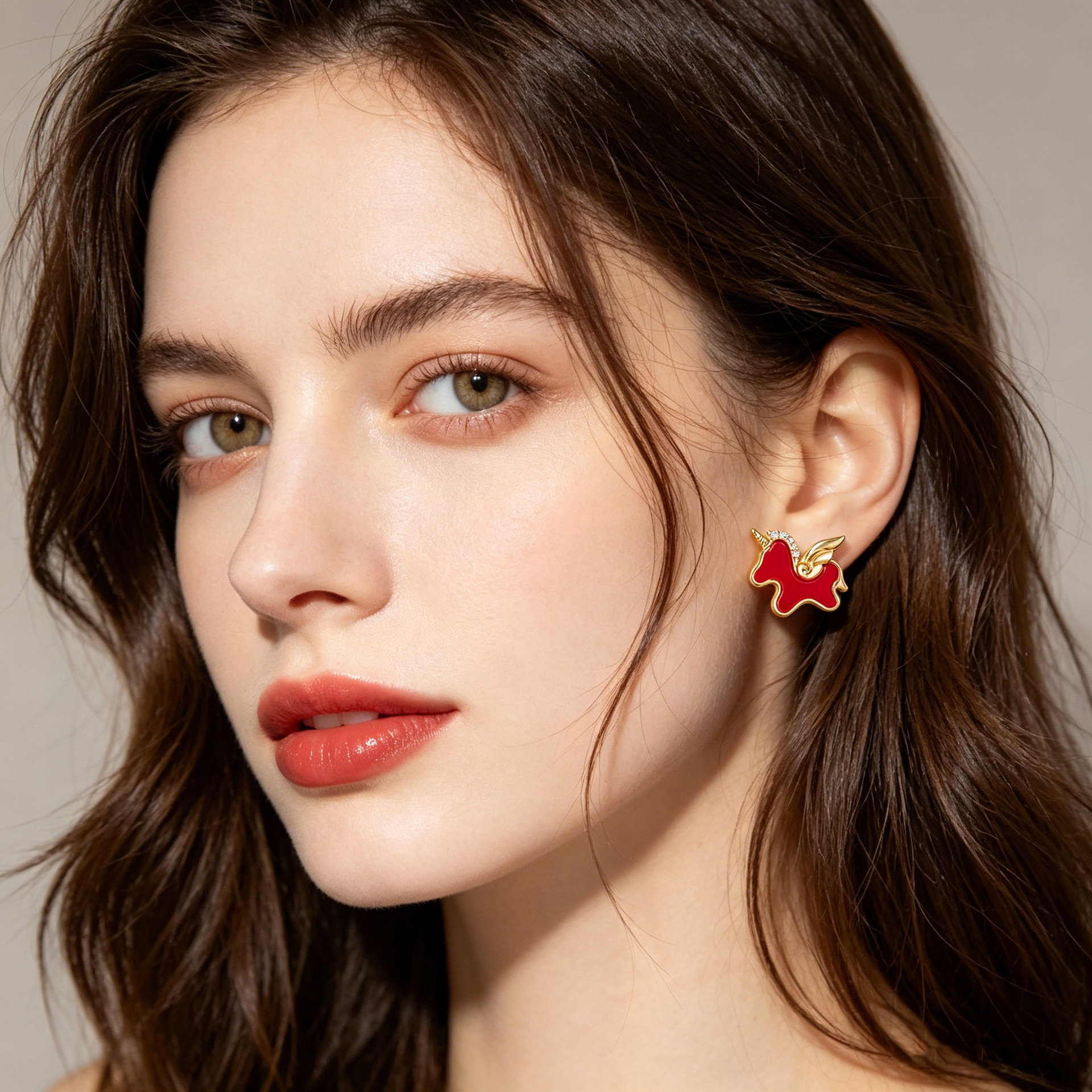Luz de lujo lindo rojo lámina unicornio pendientes aleación de cobre oro real chapado con circonitas s925 agujas de plata para mujeres orejeras details Picture