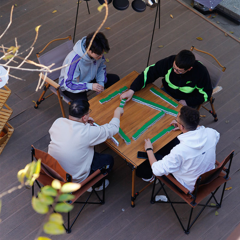 Leisure table and chair combination folding table, sports outdoor moon chair, elderly lounge chair Application Scenario