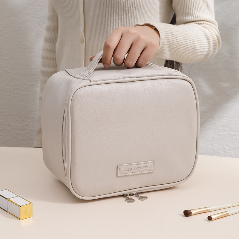 New light luxury makeup bag, portable large-capacity travel toiletry bag, multi-compartment hand-held cosmetics and makeup bag Specification image