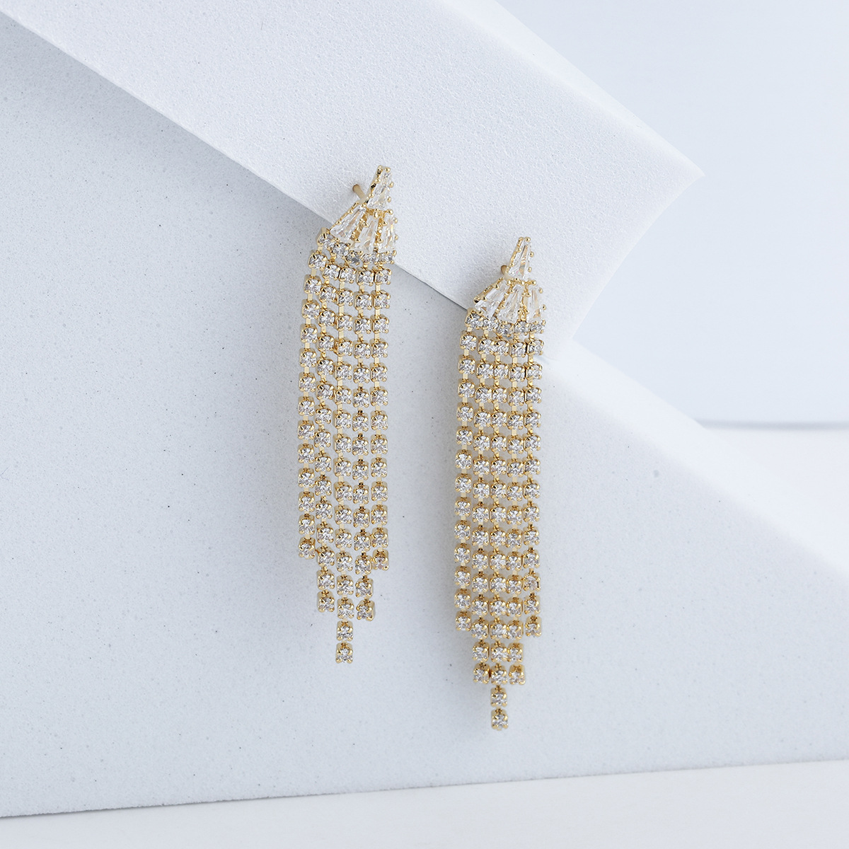 Light luxury tassel, high-end and elegant, versatile earrings, copper-plated with real gold and zircon for color retention, S925 silver needle, super fairy-like earrings
