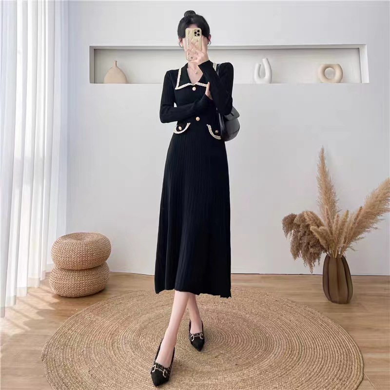 The new design of the chanel-style lapel slimming knitted dress for women in autumn and winter, with a high-waisted base and mid-length fur dress, is trendy details Picture