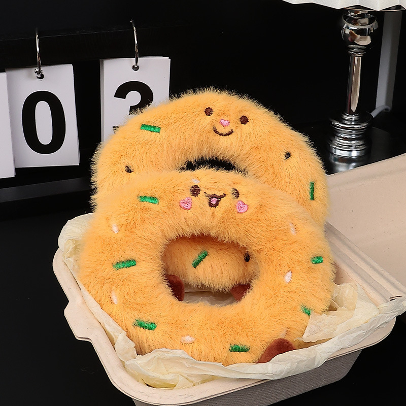 星星人/毛绒挂件/钥匙扣公仔挂件/挂件/三丽鸥挂件细节图