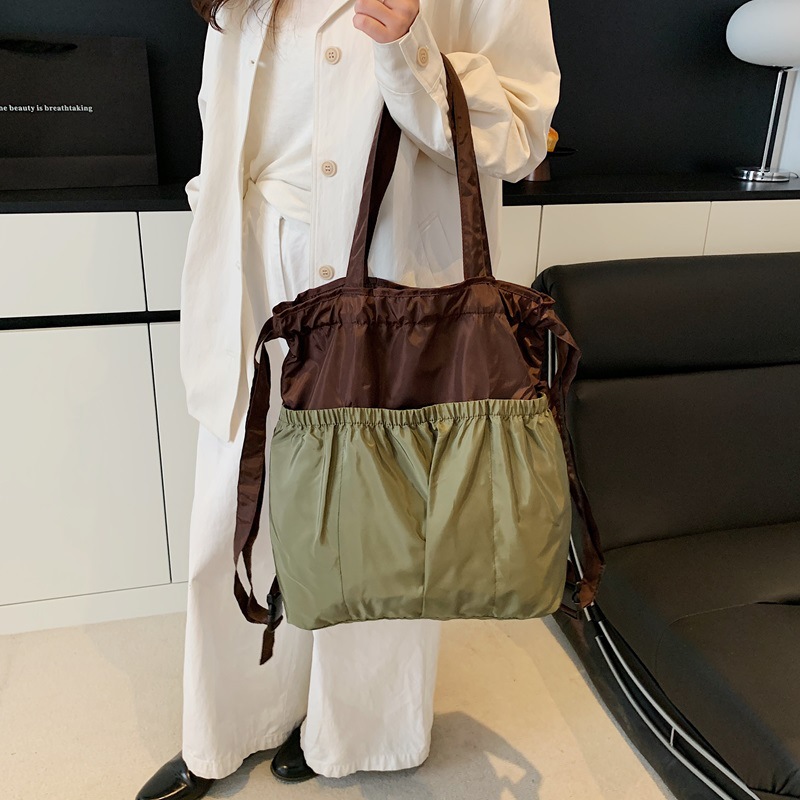 双肩背包实物图