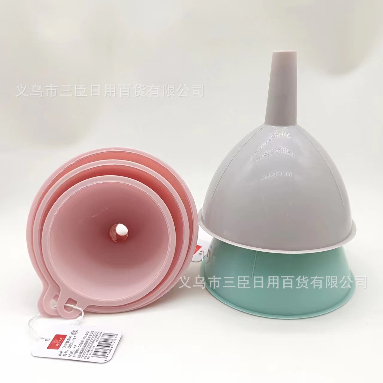 167 Funnel three-piece set, brand new macaron-colored plastic oil filling funnel, wine pouring funnel, 2-yuan store wholesale supply