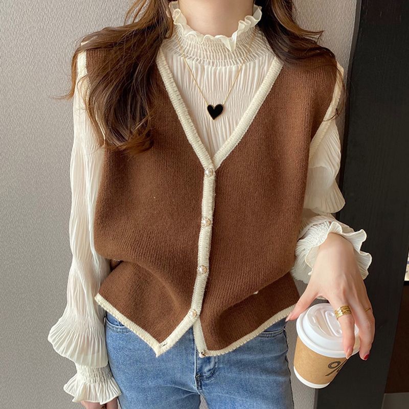 A stand-up collar apricot lace base layer shirt for women's Spring and Autumn 2024 new style, with fleece inside paired with chiffon shirt and black ear lace top Specification image