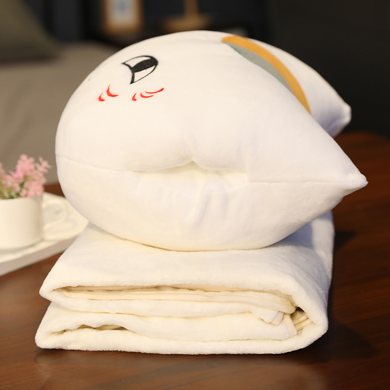 The three-in-one cat teacher warms hands, holds the pillow, takes a nap in the office, leans on Natsume's friend's book, and the cat doll is so cute Application Scenario