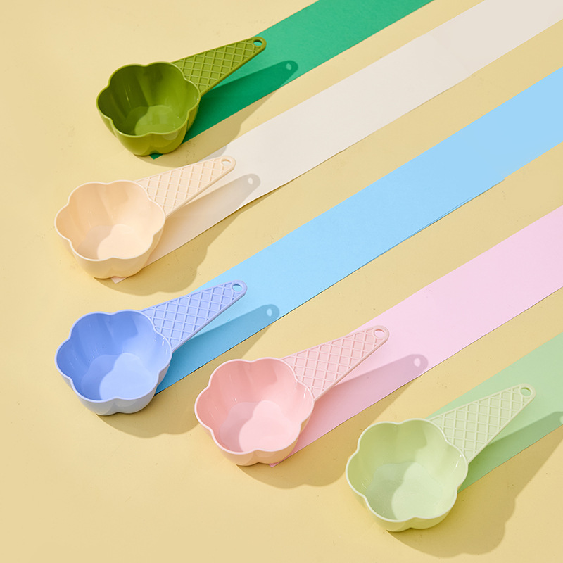 New wholesale pet supplies spoons, dopamine-colored ice cream shaped food spoons, easy-to-clean cat and dog food spoons Specification image