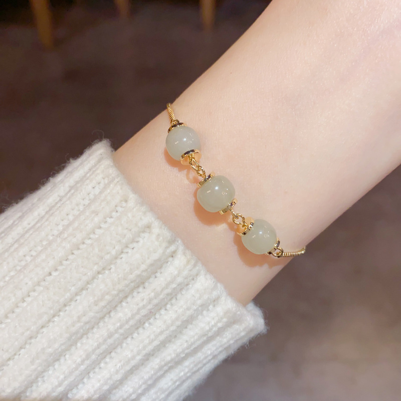 French light luxury, retro and simple design bead bracelet, elegant and individual, versatile, high-end and fresh jewelry wholesale