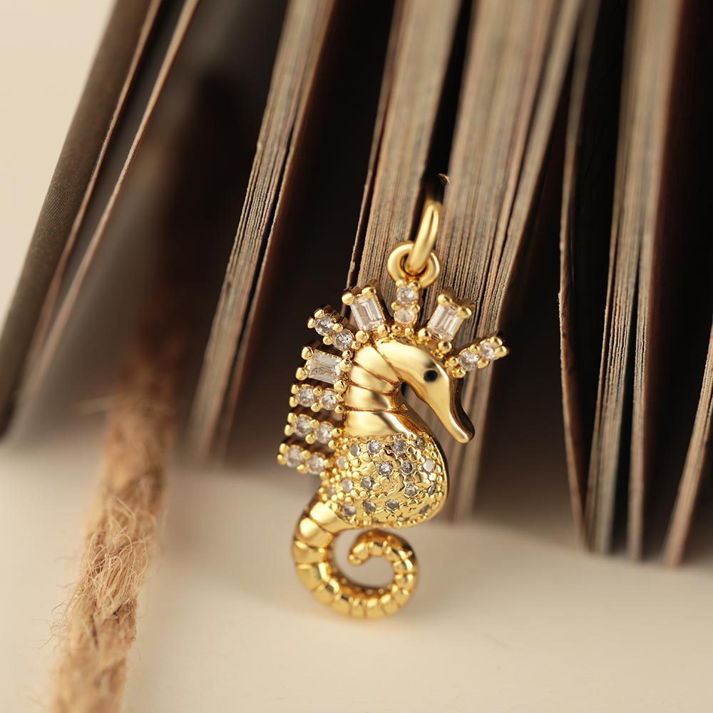 Hot-selling, versatile and fashionable two-color seahorse pendant necklace with gold plating and full diamonds available for wholesale