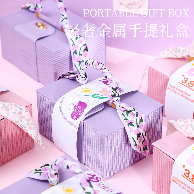 This is a high-end leather square box gift with the same style as Xiaohongshu. It's a Qixi Festival gift for girls and a birthday present for their best friends details Picture