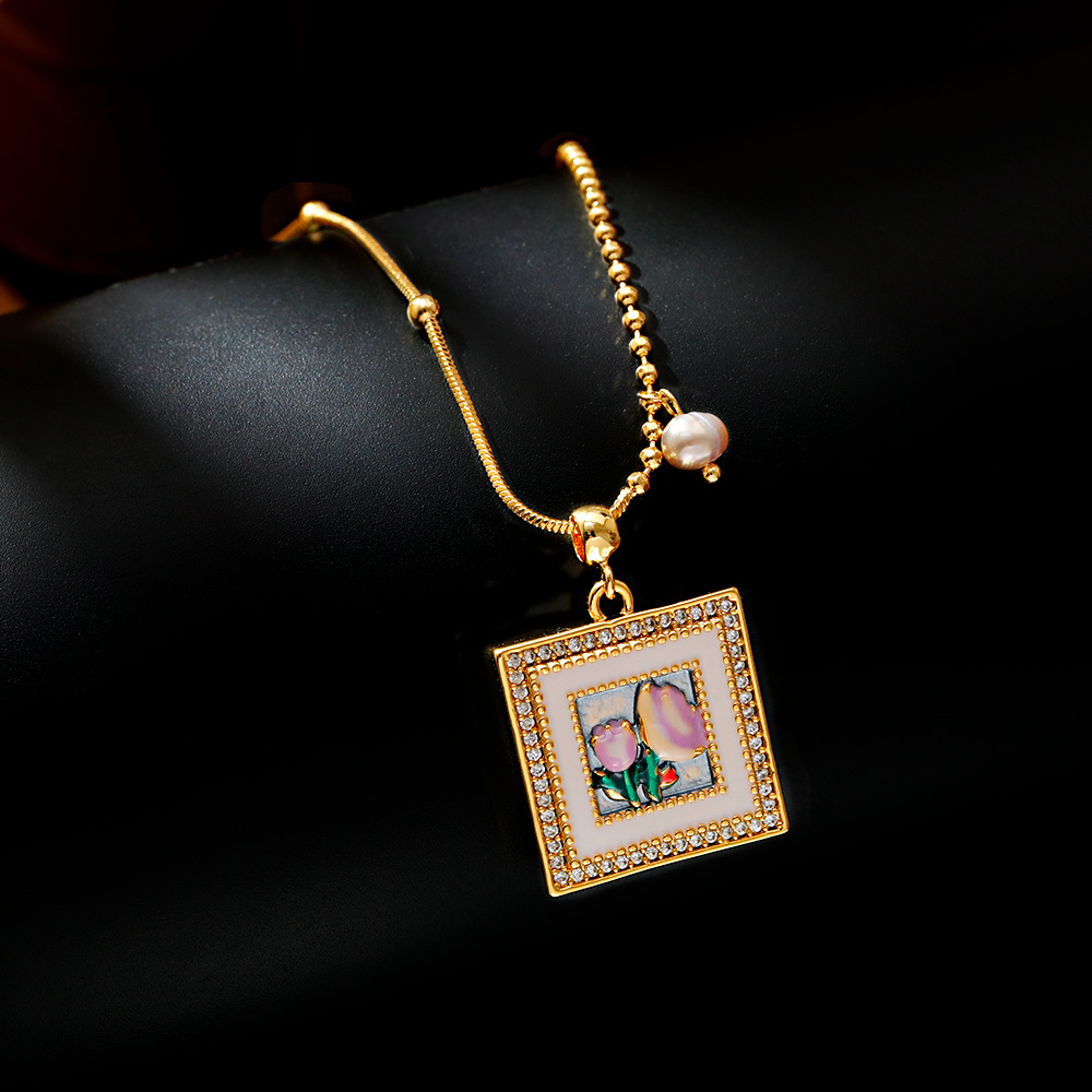 Hyacinth's original design features a Chinese-style necklace for women, a natural Baroque pearl sweater chain, and a light luxury retro oil painting style collarbone chain