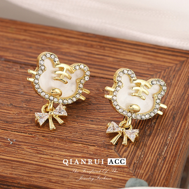 Xiaohongshu Chinese style Tiger Year zodiac earrings, bow tiger head Stud S925 silver needle Light luxury French niche earrings details Picture