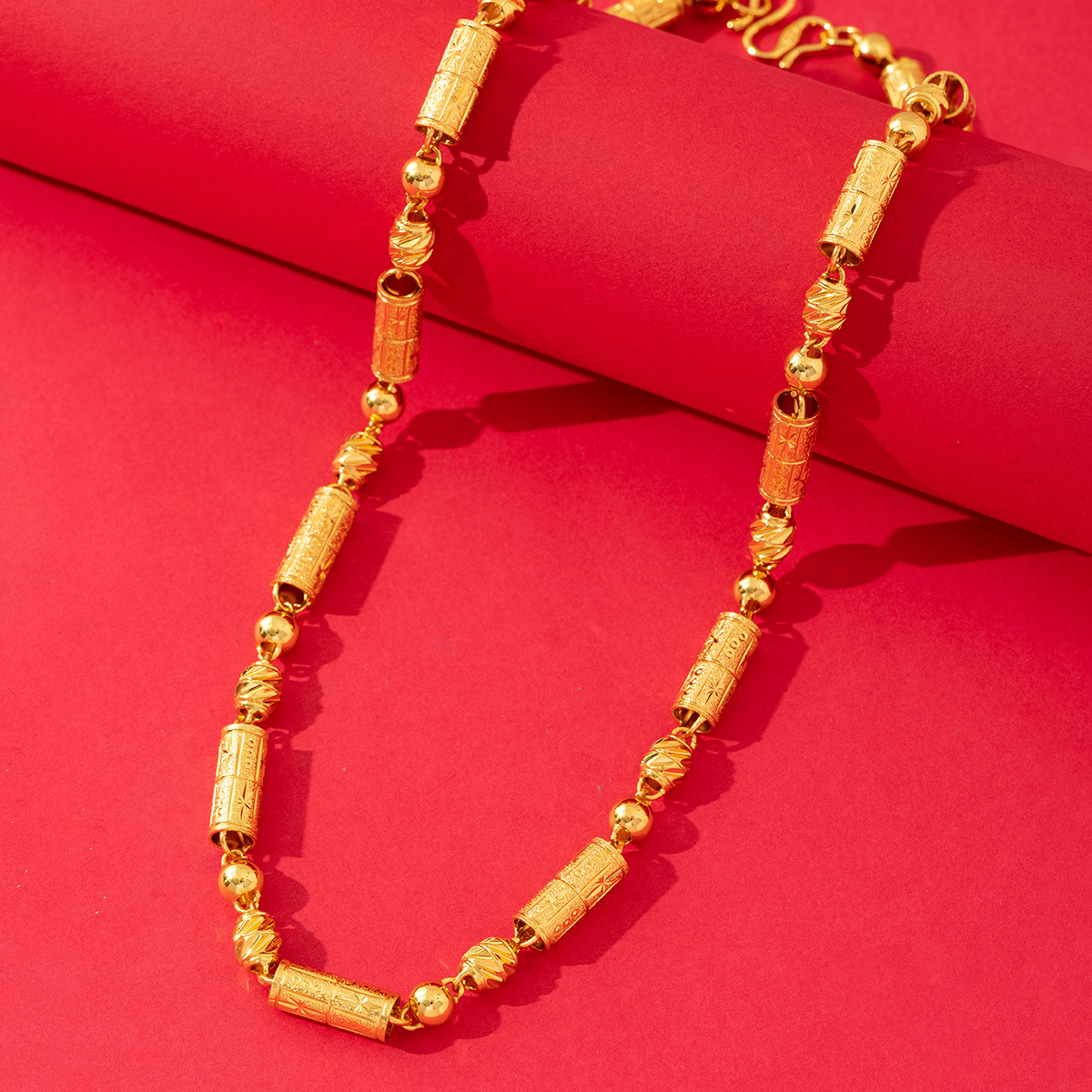 Cross-border men's bold and powerful copper gold-plated jewelry, bucket beads, Buddhist prayer beads, solid necklace, high-end and versatile, personalized jewelry trend Application Scenario