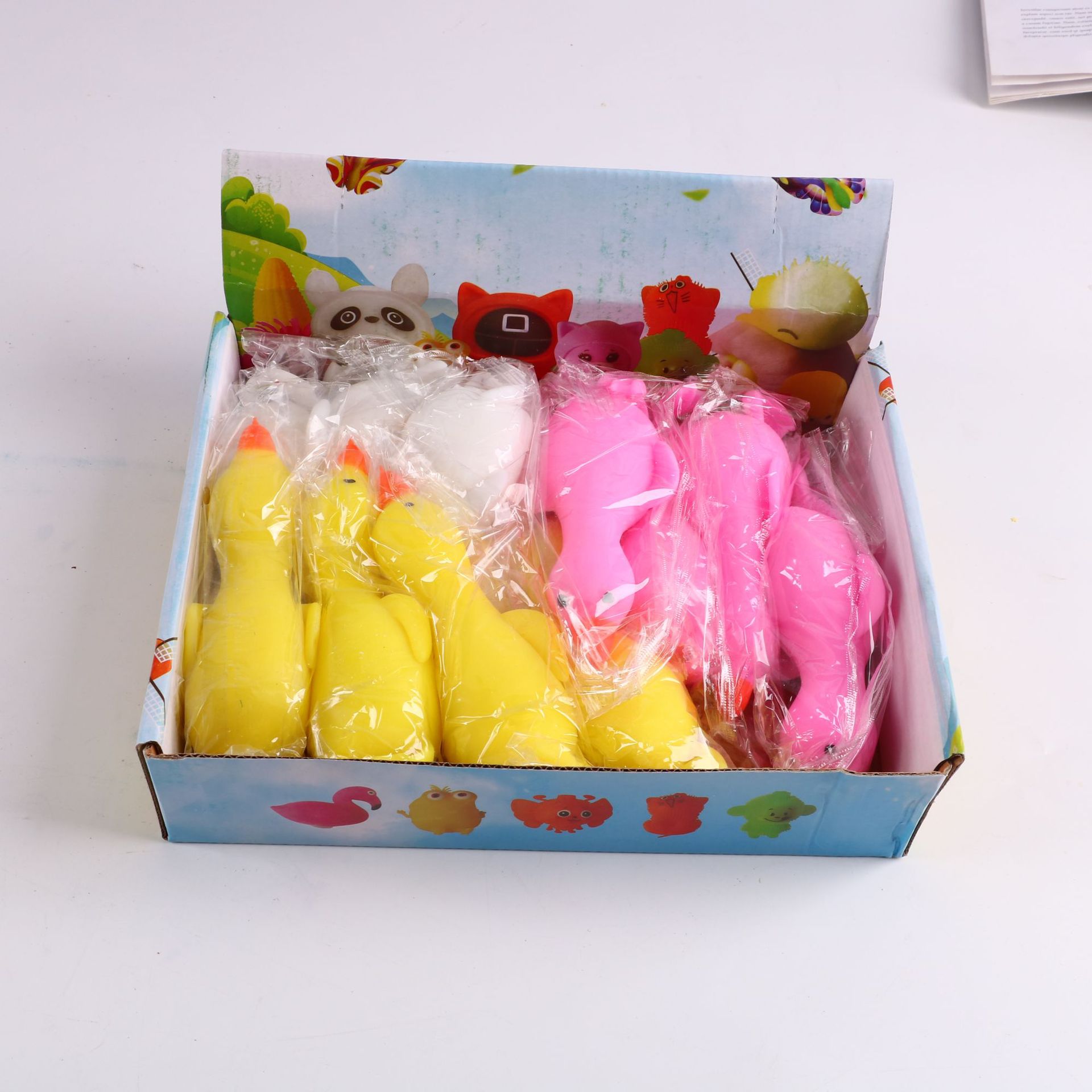 A stress-relieving gadget, a duck-shaped toy for venting stress. It's a cute toy for girls to squeeze and have a little rebound. For boys, it's a children's hand-squeezed toy. It's a Internet celebrity and adorable