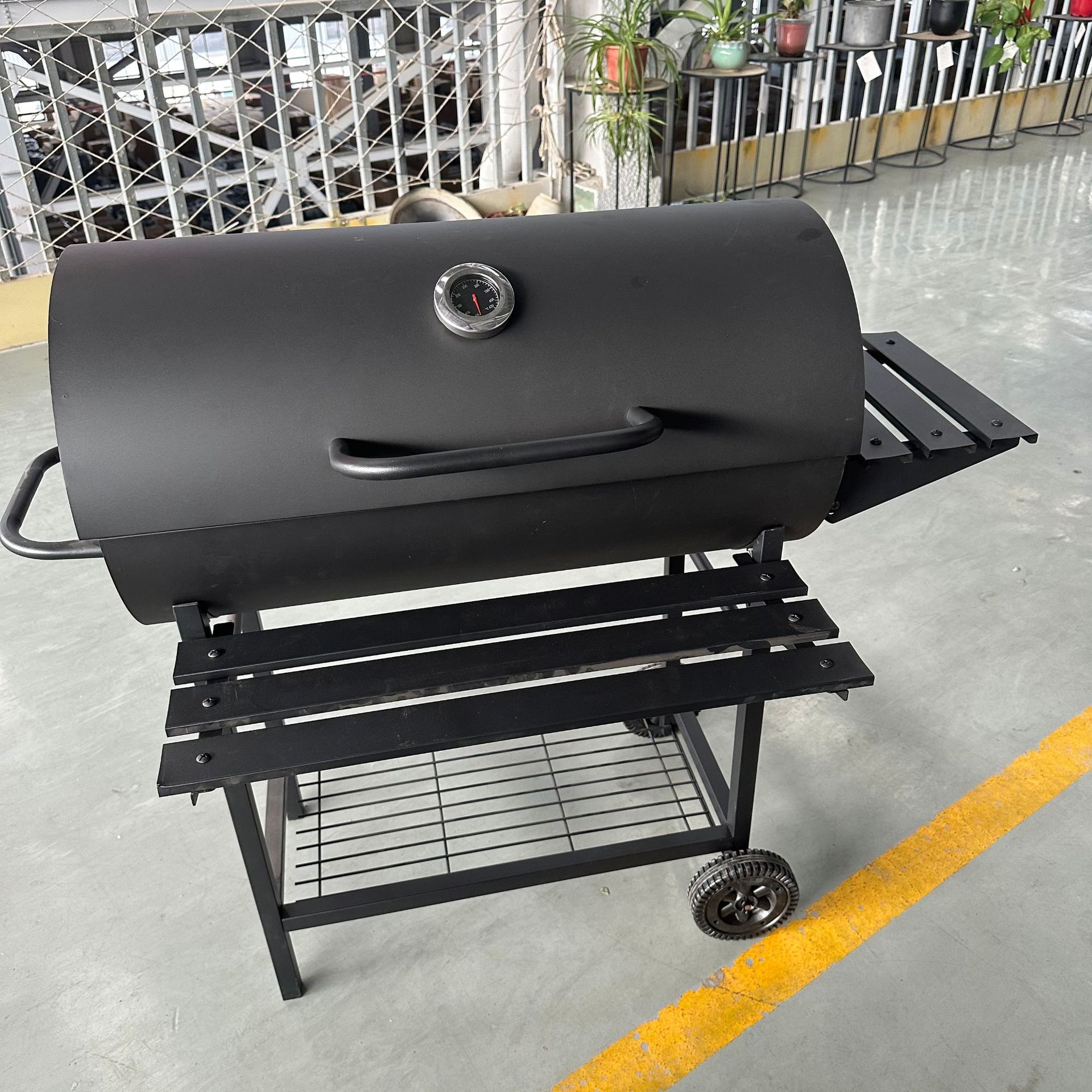 Direct supply from the manufacturer of household charcoal barbecue grills, outdoor portable barbecue racks, large barbecue grills, and courtyard barbecue plates details Picture