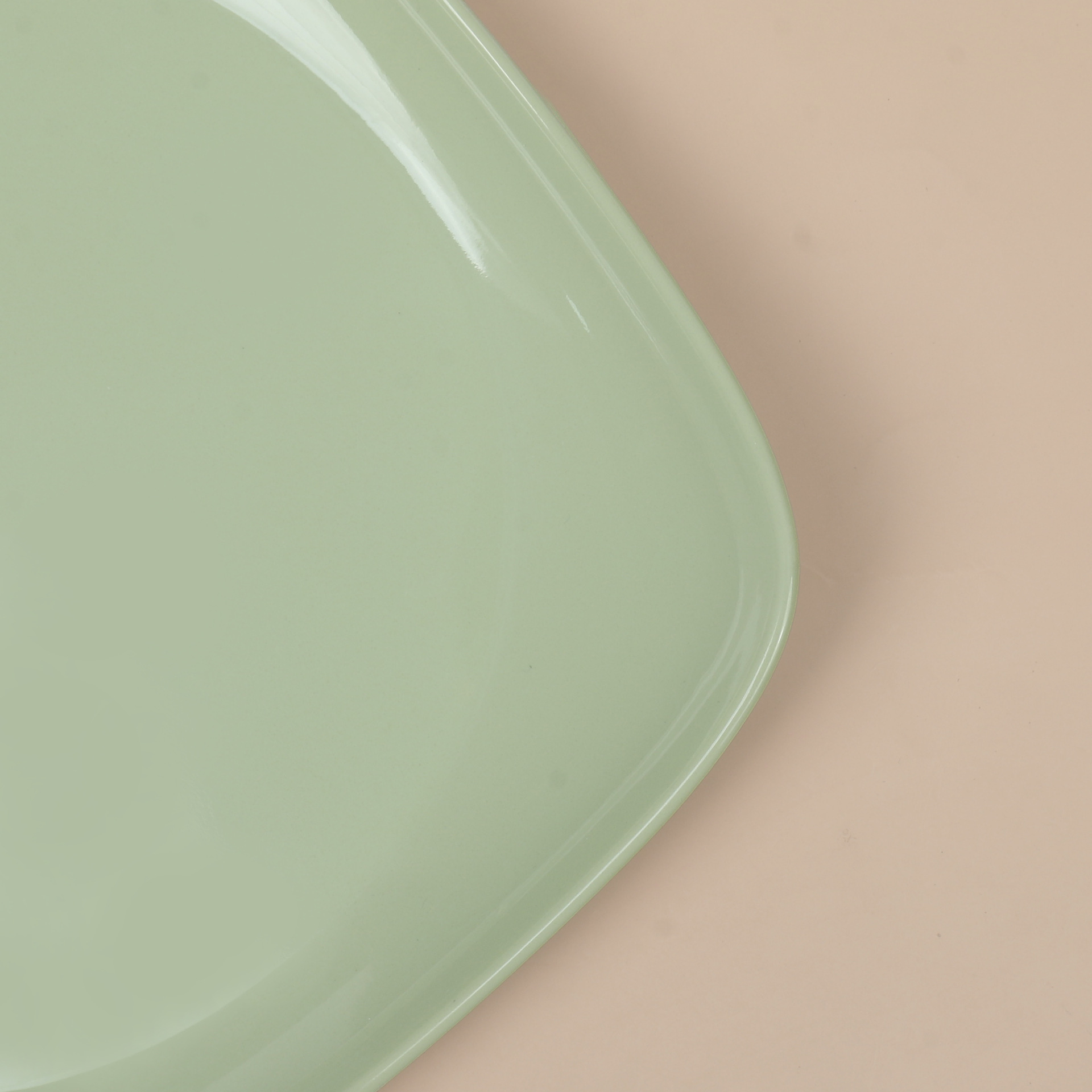 Custom-made melamine square plate, tender green crayfish and beef plate, creative imitation porcelain, commercial barbecue tableware for hotels and restaurants Application Scenario