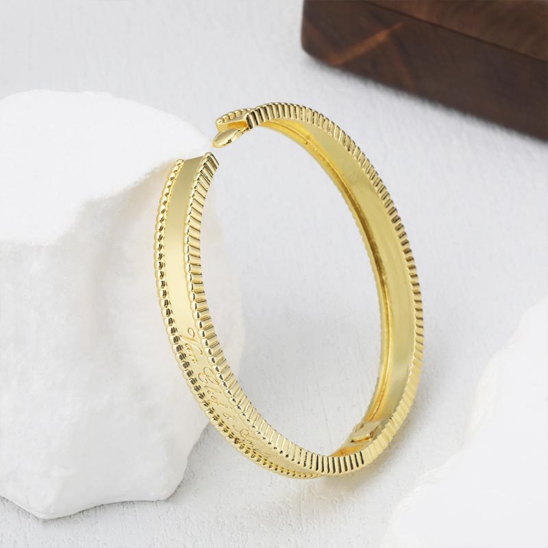 This exquisite quality beaded edge smooth engraved bracelet is a fashionable cross-border bracelet of the same style in Europe and America. It is a best-selling bracelet on Amazon Specification image