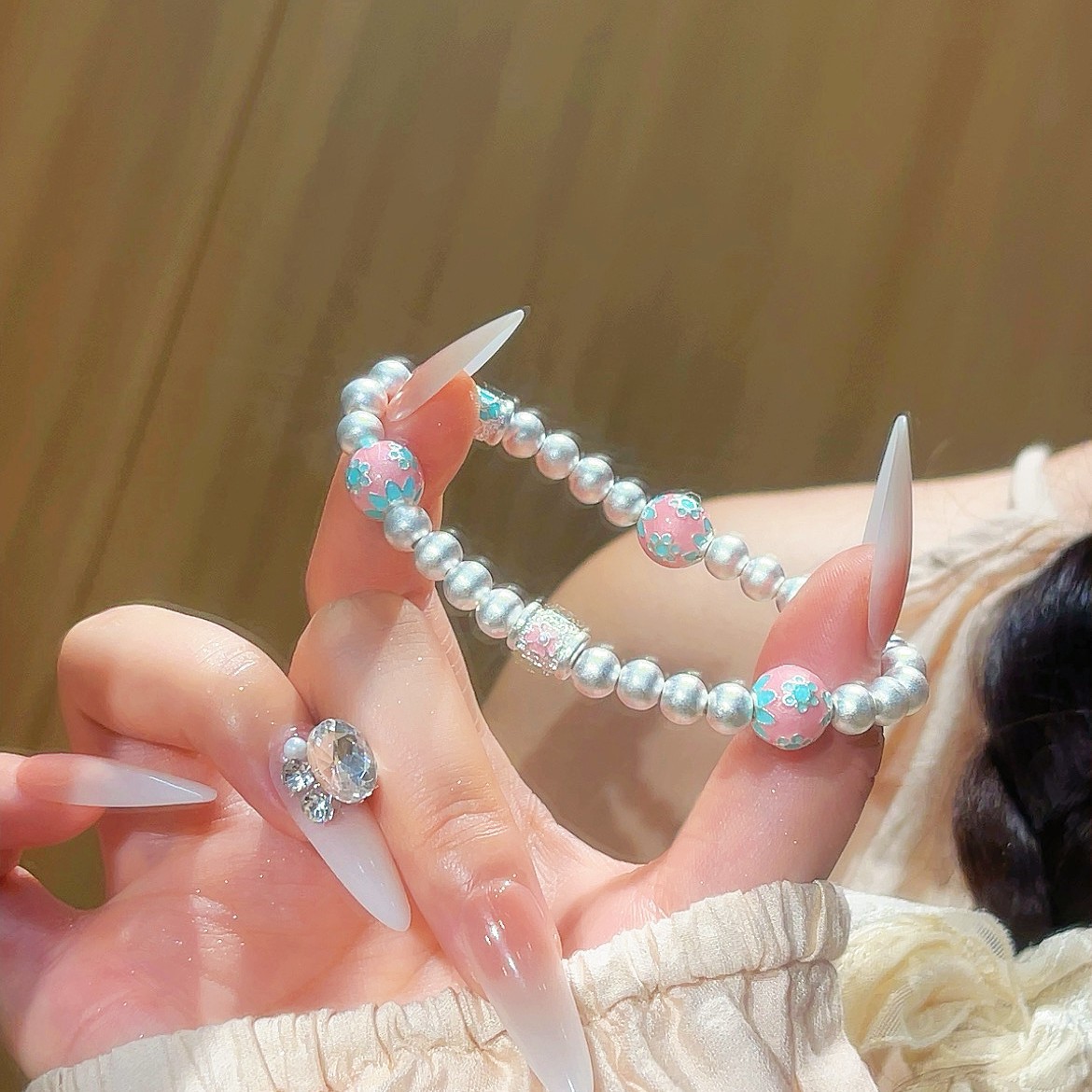 The lotus pod flower round ball bracelet plated with Miao silver and hidden silver is a fashionable, trendy, unique and versatile birthday gift with a light luxury and exquisite feel full figure