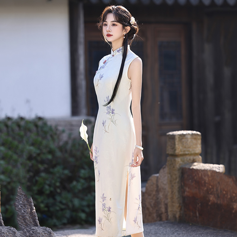 The new 2026 version of the classic white sleeveless Chinese-style long cheongsam with a traditional Chinese style has been improved for young people. It exudes a sense of high-end women and is retro for summer Specification image