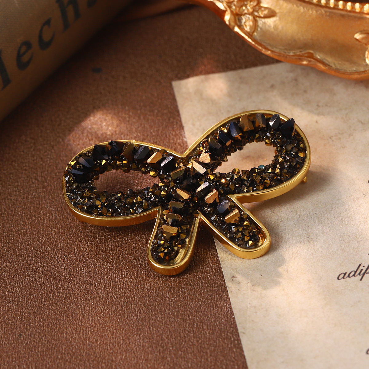 vintage flower pearl vintage court-style earrings set with zircon French fashion brooch and color-preserving silver needle Specification image