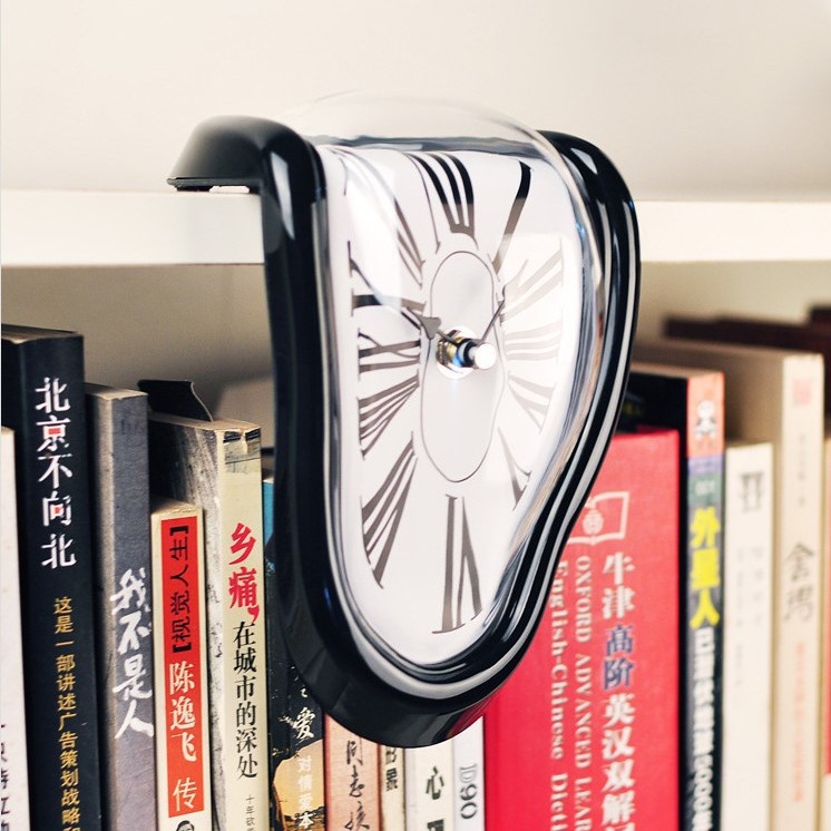 Creative pedestal twisted clock, melting clock table corner clock, Roman numeral clock, right-angle retro deformed time clock Specification image