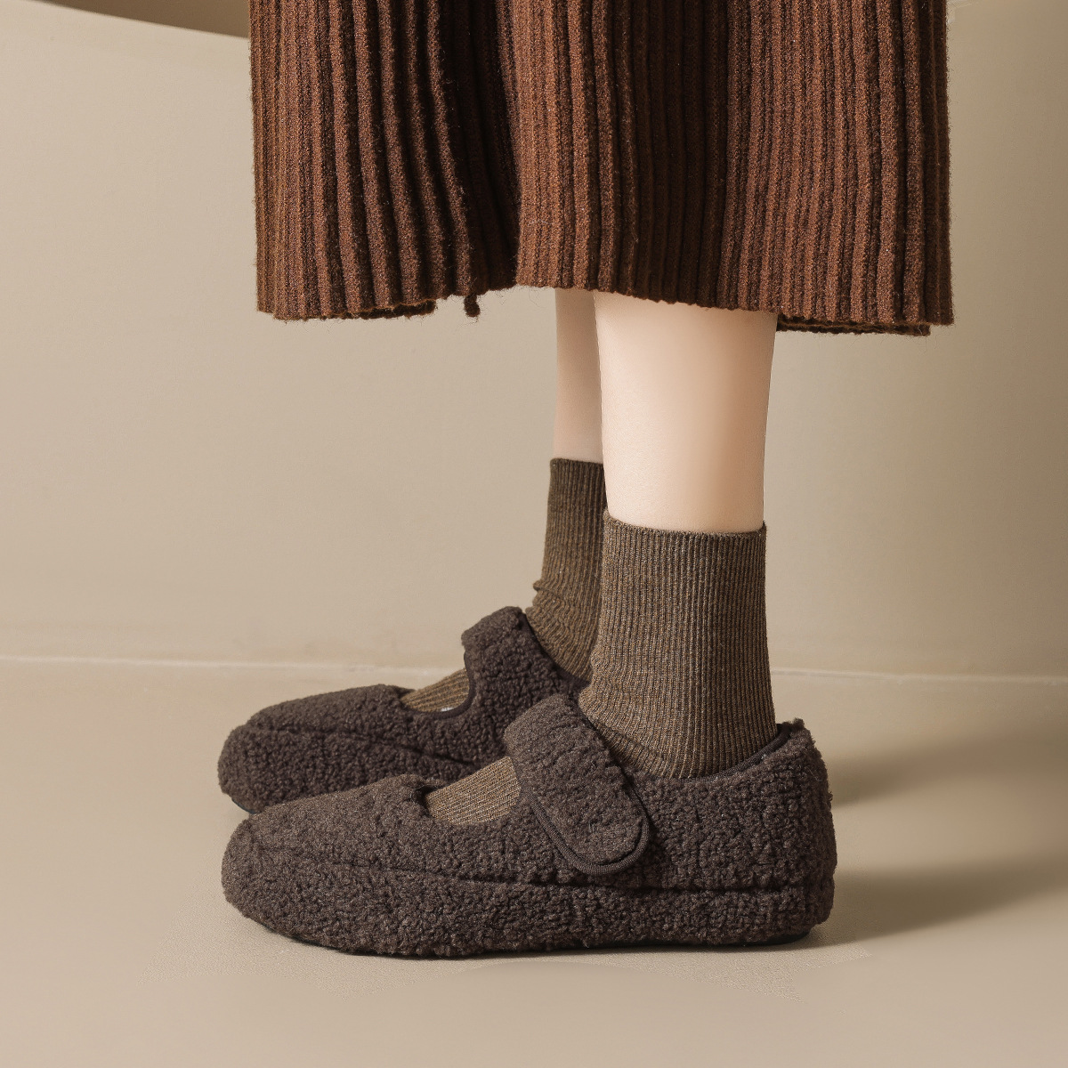 Weiwei Girl 2852-8 insole height-increasing leopard print Mary Jane fur shoes for women's winter outerwear, single shoes with fleece cotton shoes Application Scenario