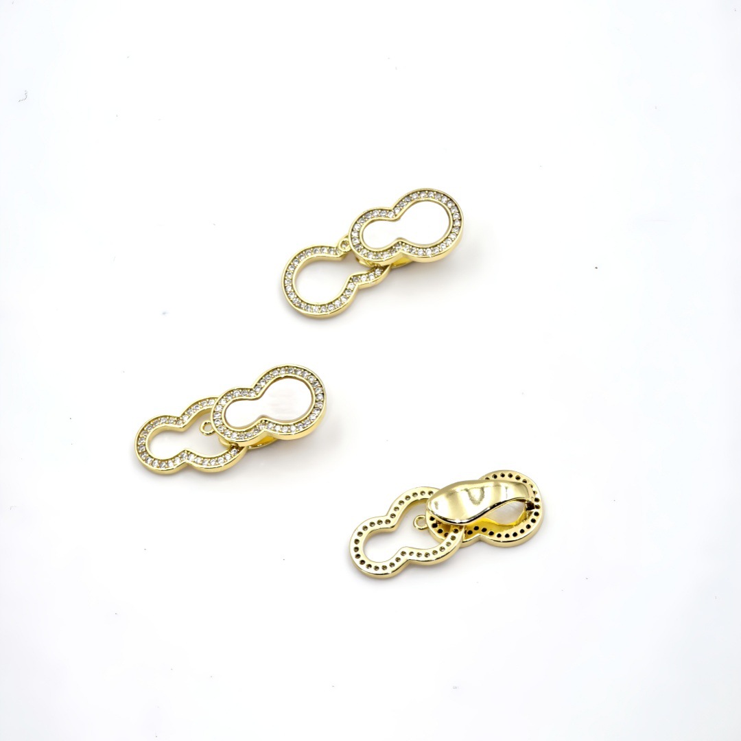 Pearl necklace buckle, gourd clip buckle, spring elastic press buckle, handcrafted end buckle, sweater chain diy accessories Application Scenario