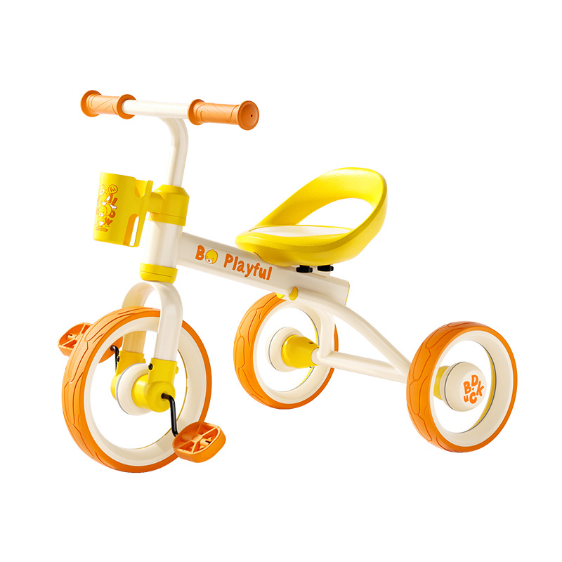 飘移飞机三轮车/儿童小车/儿童车/奥迪a4l车机/儿童三轮车白底实物图