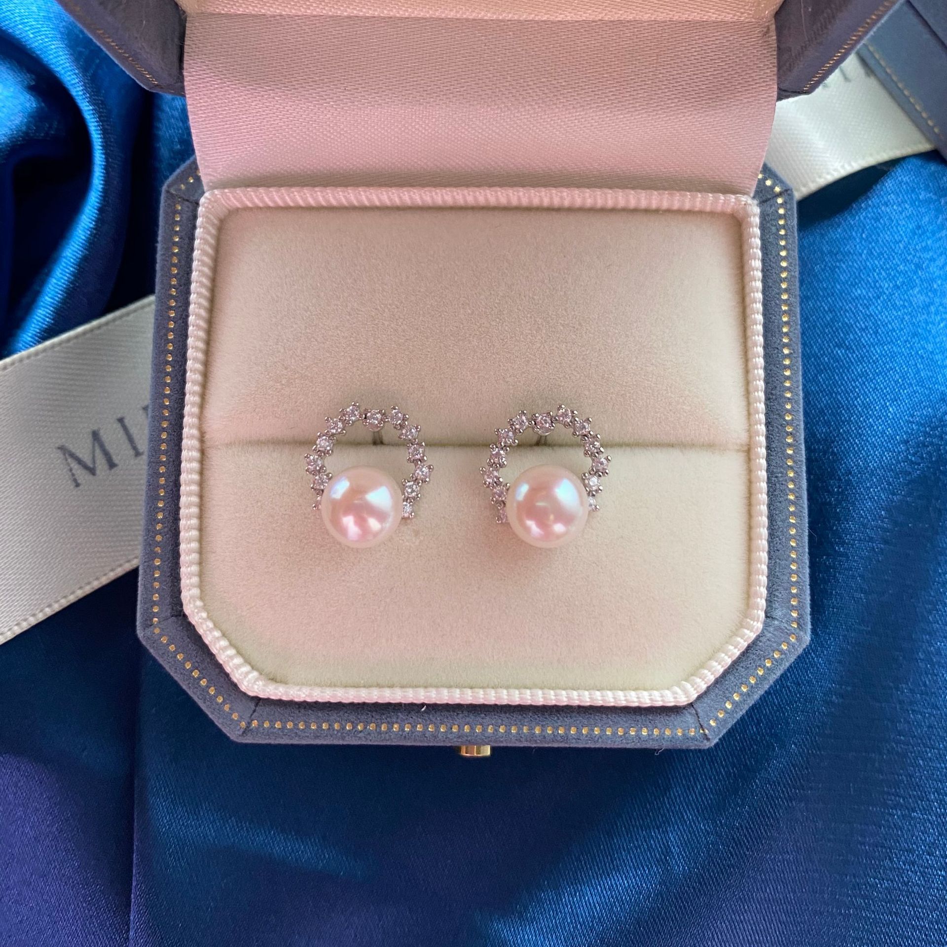 The TV drama's same style pearl earrings, 925 sterling silver inlaid with natural freshwater pearls, trendy new garland stud earrings for women Specification image